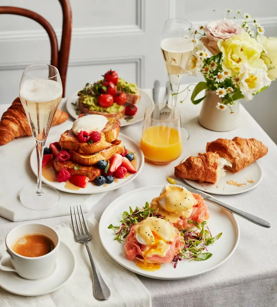 Côte Esher_Esher_slider_image_3