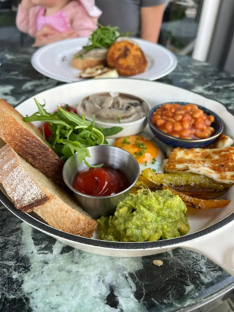 Daniel Prince_Hummings_Esher_review