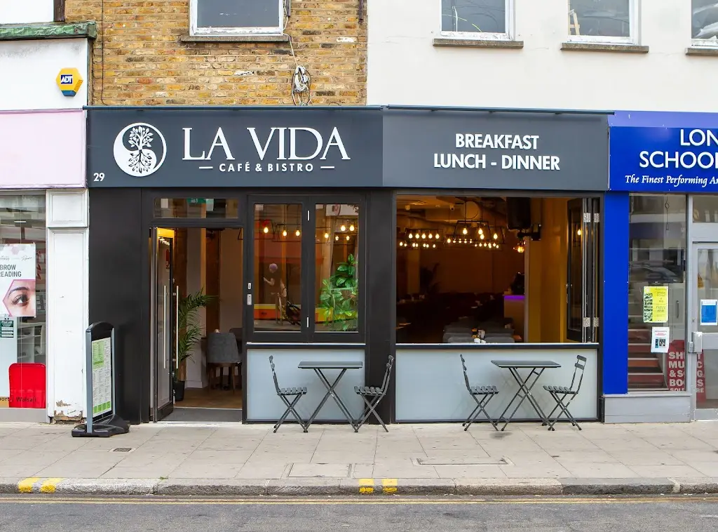 La Vida Café and Bistro restaurant in Enfield Town