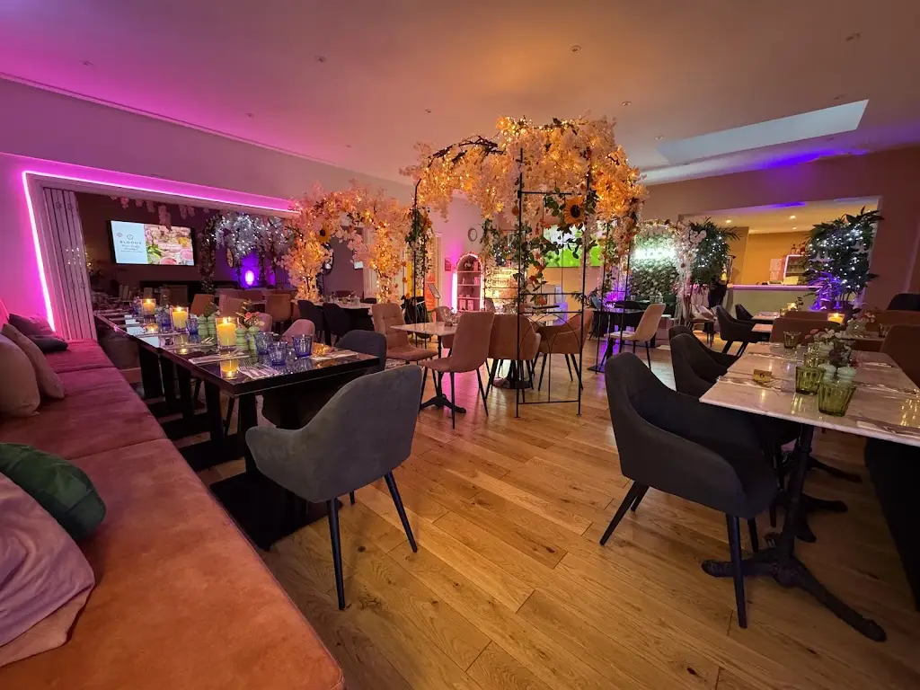 BLOOMS Restaurant & Tearoom_Emsworth_slider_image_2