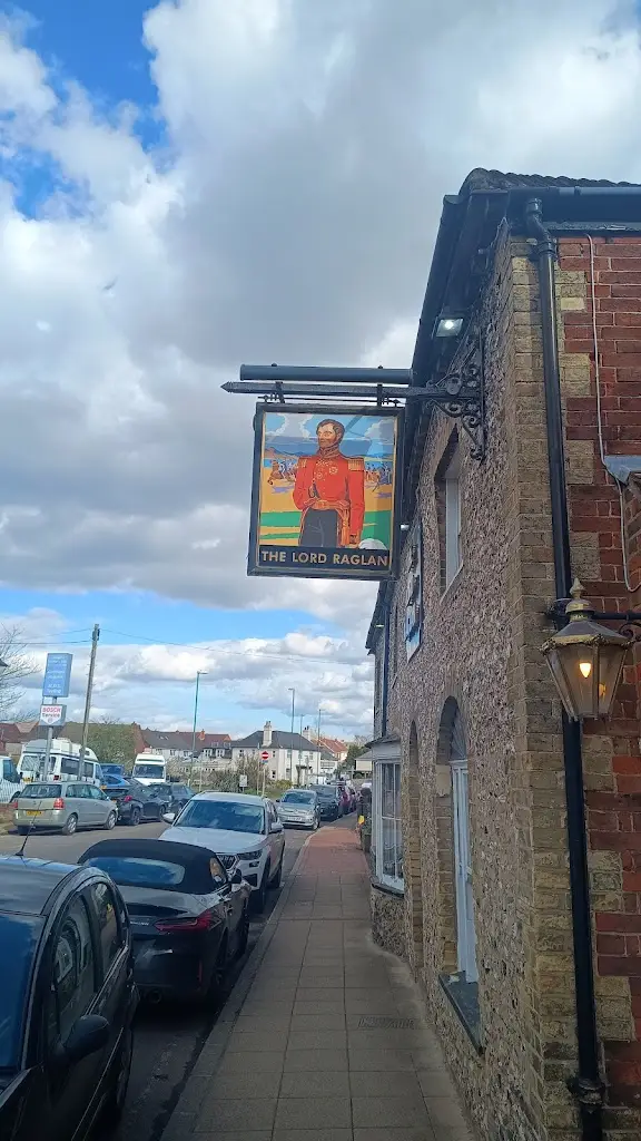 Alex Hill_The Lord Raglan_Emsworth_recensione