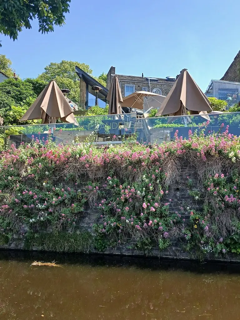 Alyx Antyx_Alexander's Grand Café, Bar & Terrace_Embsay_review