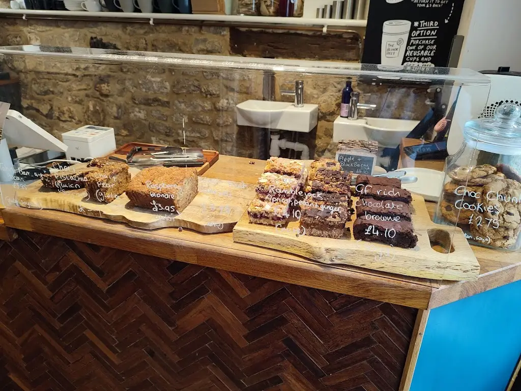 S Arnold_The Blonde Beet_Essendine_review