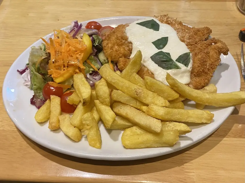 Gary Smith_The Crown_Essendine_review