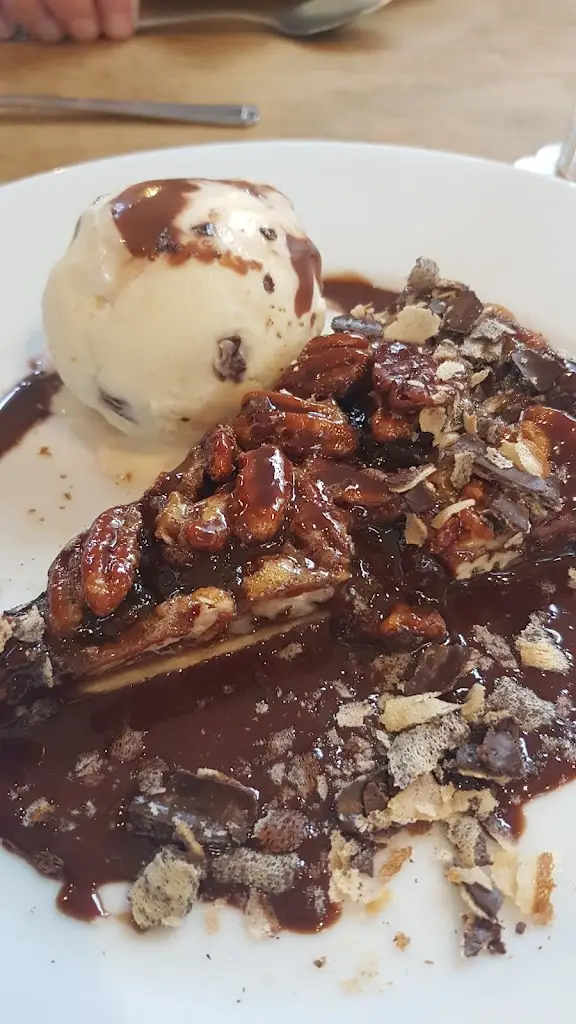 Angela Chapman_The Crown_Essendine_review