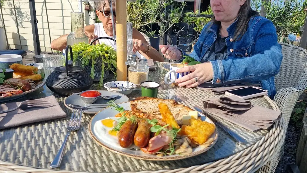 Menu_GOGOS Waterfront Restaurant_Eton Wick_image_8