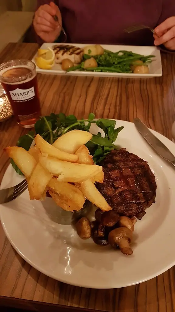 Menu_The Golden Pot_Eversley_image_5