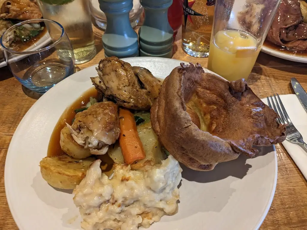 The Frog & Wicket, Eversley_Eversley_slider_image_3