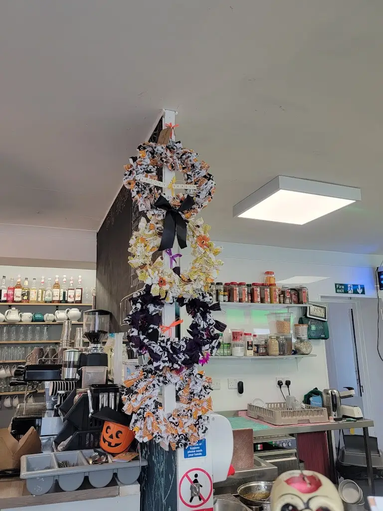 Kristen Rivera_Sweet Things Savoury_Emneth_review