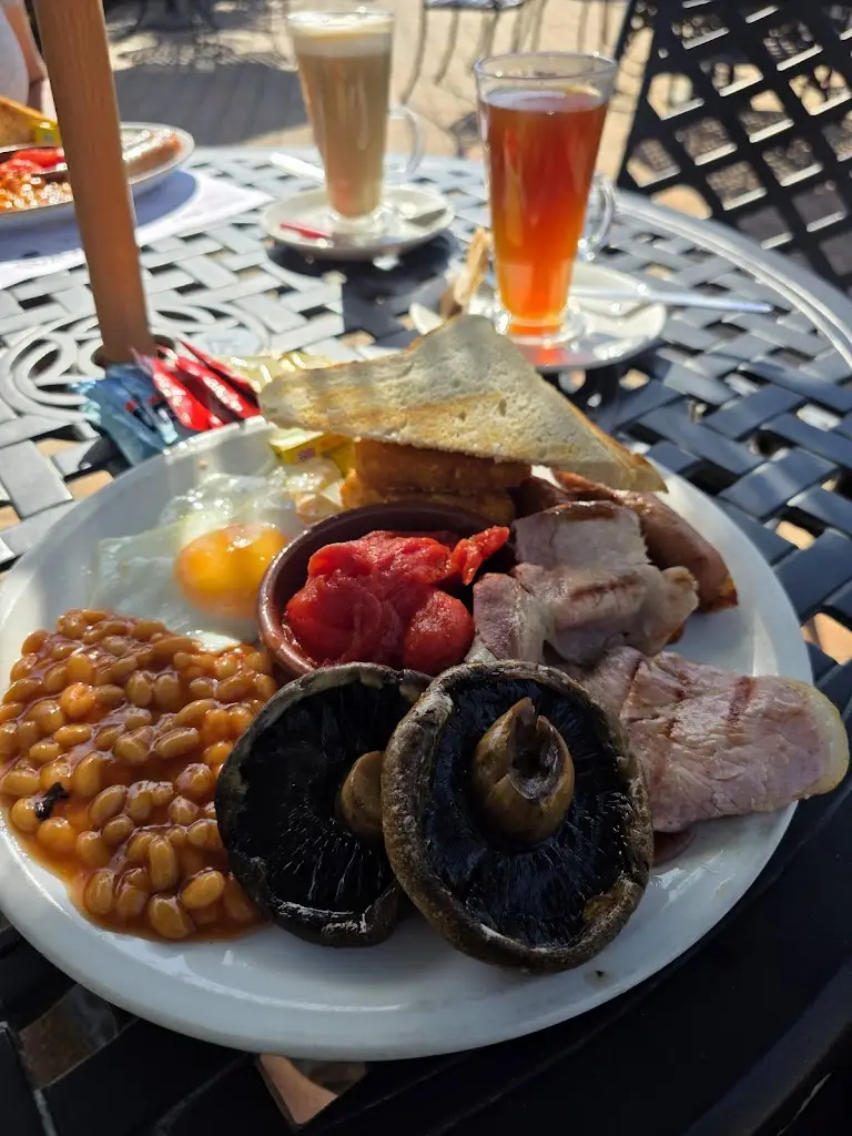 Worzals Bar & Grill_Emneth_slider_image_3