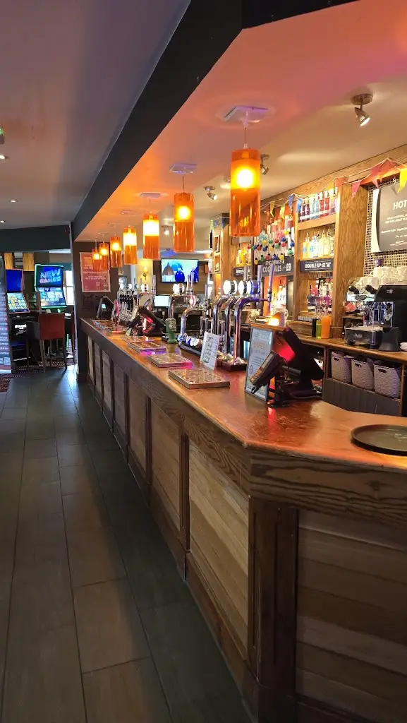 Dean Hooper_War Horse_Euxton_review