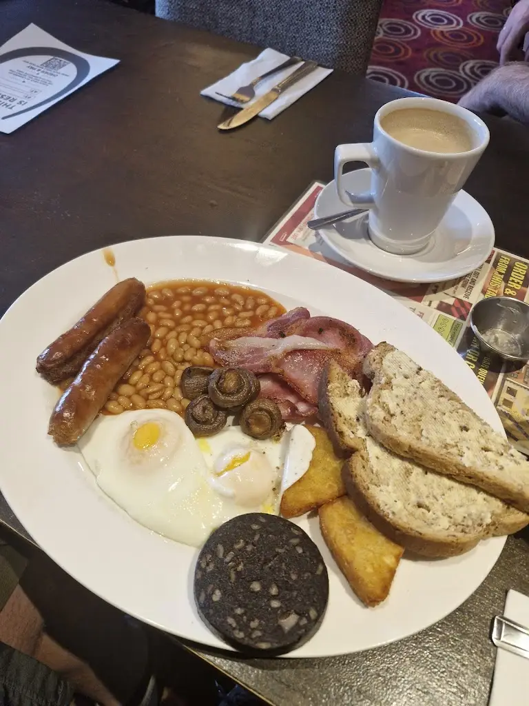 Ryan Hill_War Horse_Euxton_review