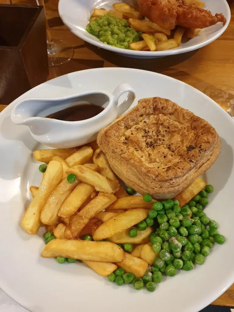 Menu_Bowling Green_Euxton_image_9