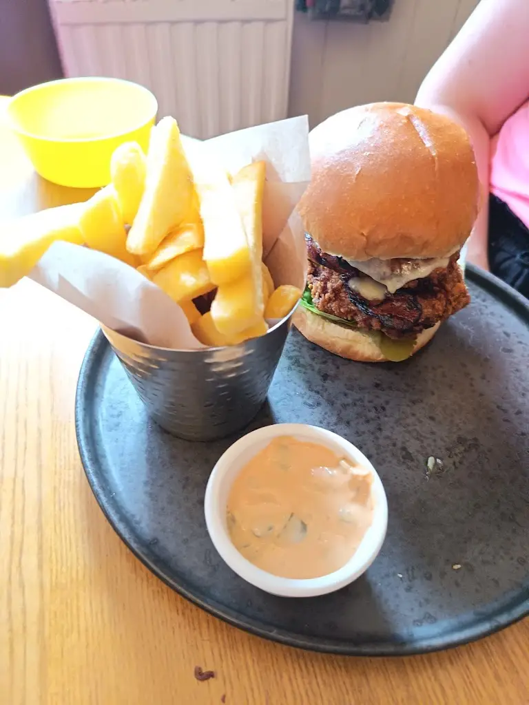 adam holden_Bowling Green_Euxton_review