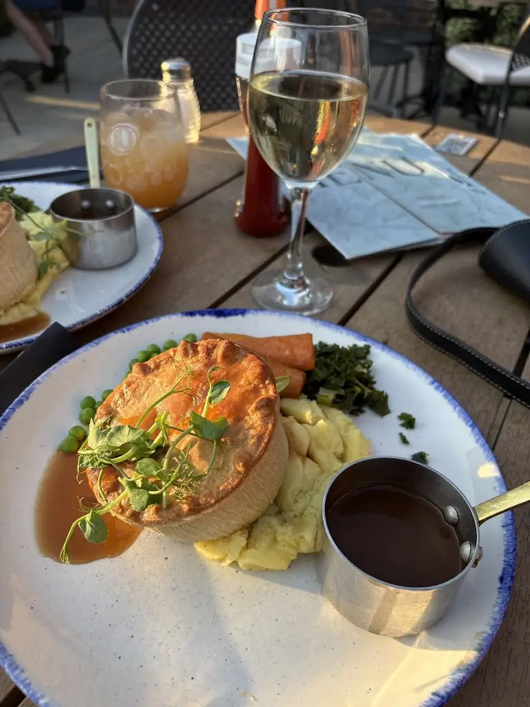 Amy Pulfer_Fields at Aylesford_Aylesford_review