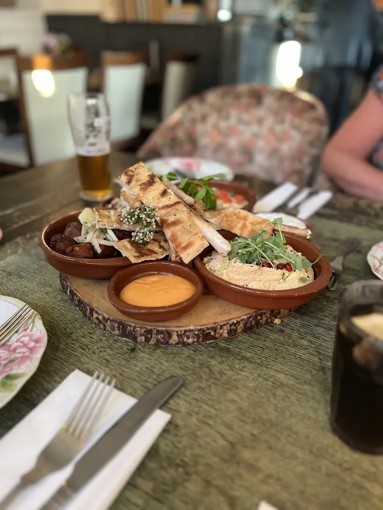 Jake_Castle Hotel_Eynsford_review