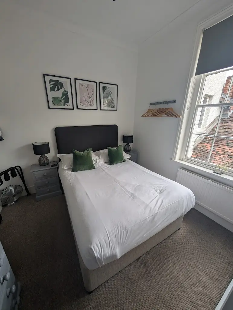 N. Bryan_Castle Hotel_Eynsford_review