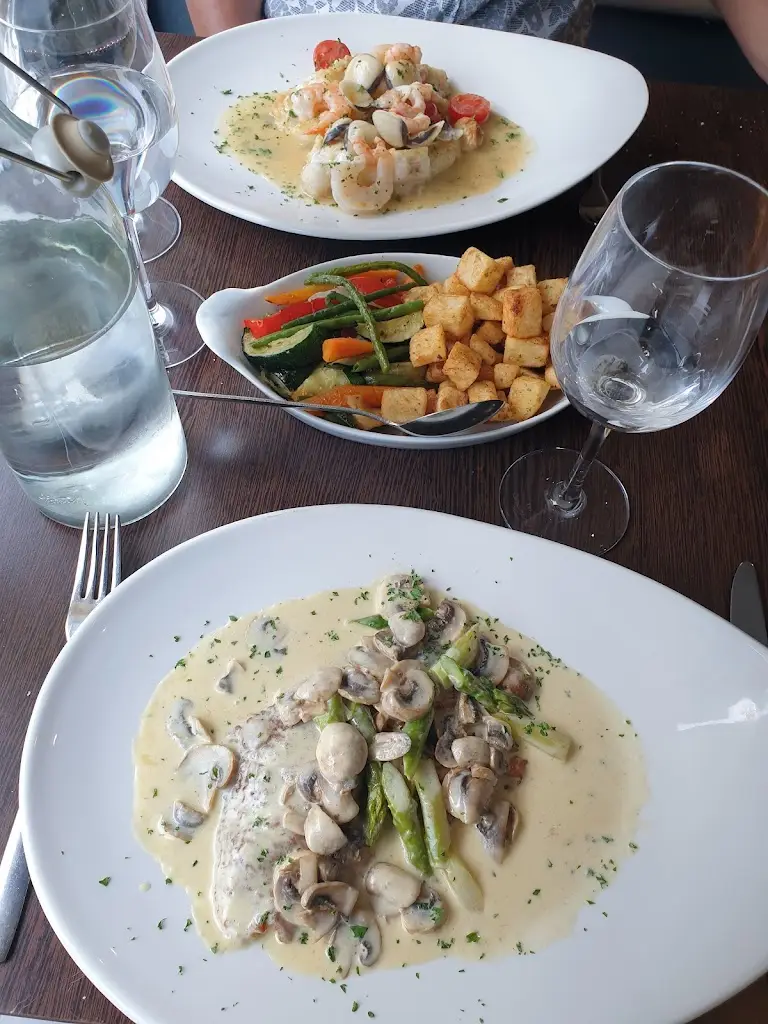 Marion “Mildred” Underwood_La Familia Restaurant_Ewell_review