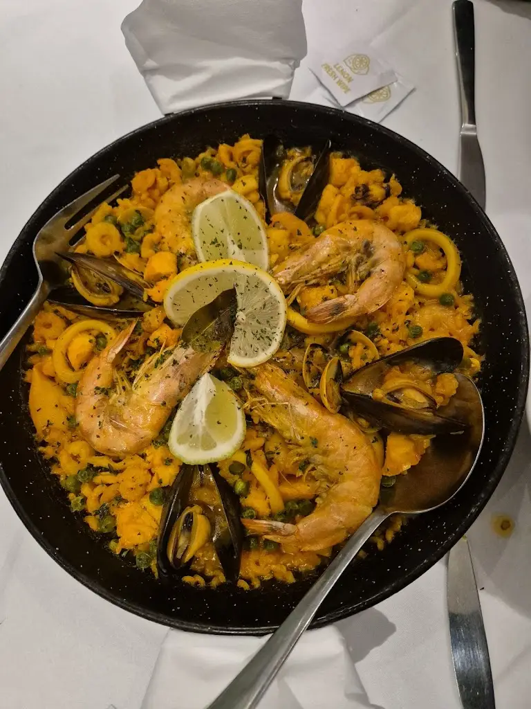 Roy Barnes_La Familia Restaurant_Ewell_review