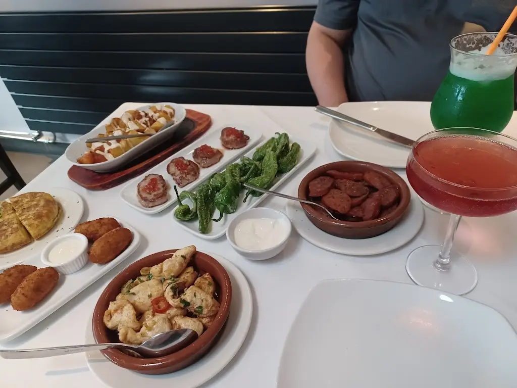 La Familia Restaurant_Ewell_slider_image_3