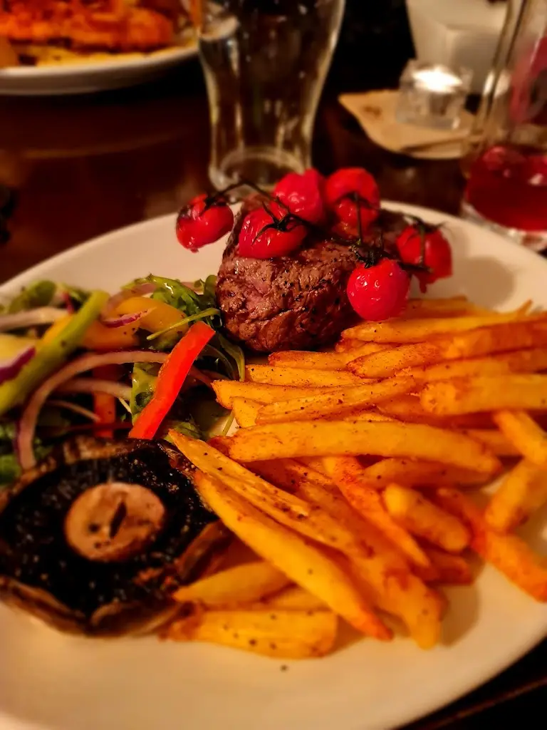 Angela Lawless_The Queens Head_Eynsham_review