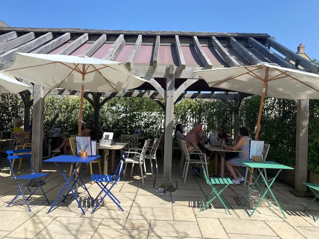 Lyn Olver_Cherry Tree Cafe_Eynsham_reseña