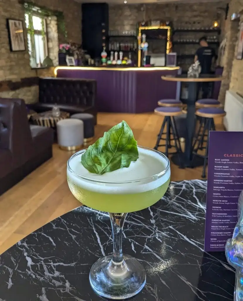 The White Hart and Courthouse Bar_Eynsham_slider_image_2