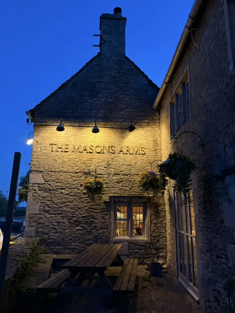 Maria Ignacia Echavarria_Masons Arms_Fairford_review