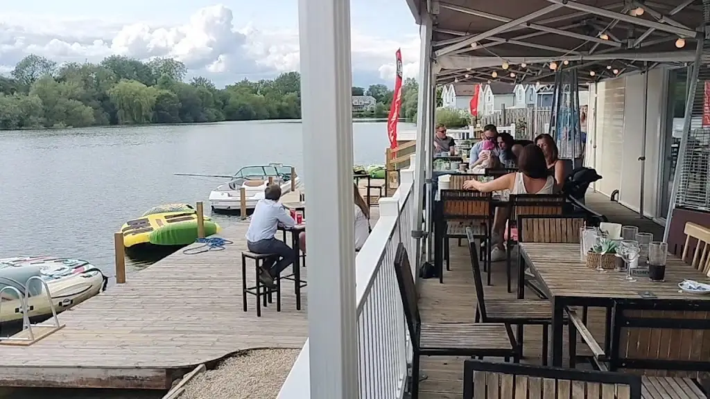 The Lakeside Brasserie_Fairford_slider_image_2