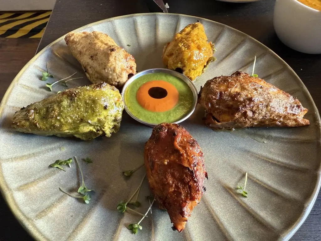 Ian Howlett_Rose And Mango_Exning_review