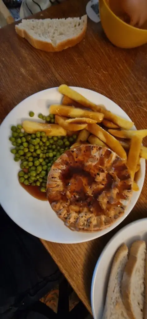 Daz Lack_White Post_Farnsfield_review