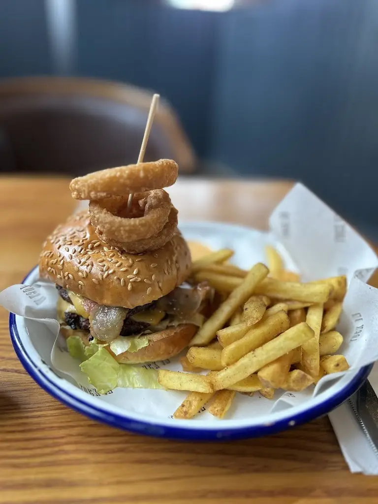 White Post_Farnsfield_slider_image_3