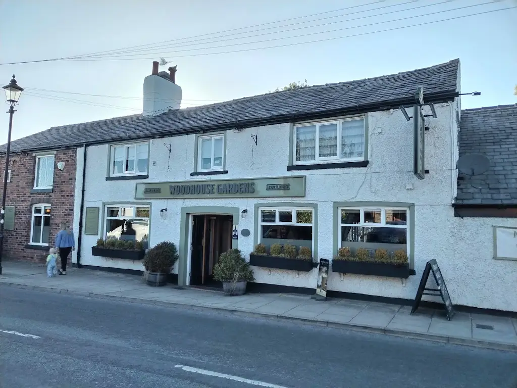 Patrik Krizek_Woodhouse Gardens_Failsworth_reseña