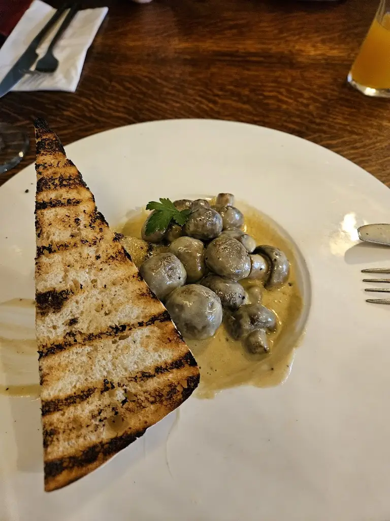 Ursula McGillick_Woodhouse Gardens_Failsworth_reseña