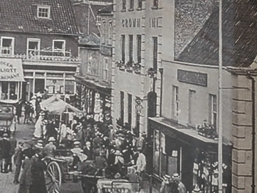 Drake Ashton-Bamfield_The Crown_Fakenham_review