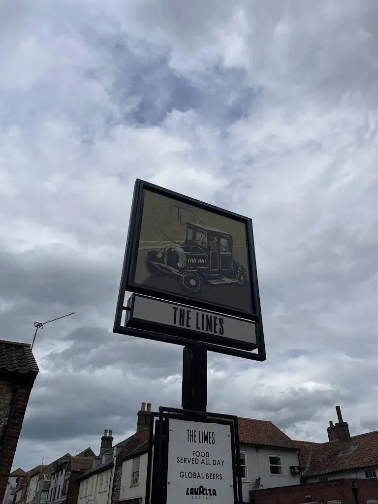 Sandy Fragata_The Limes - JD Wetherspoon_Fakenham_review