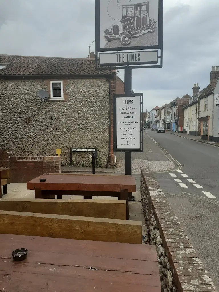 Andy Crabbe_The Limes - JD Wetherspoon_Fakenham_review