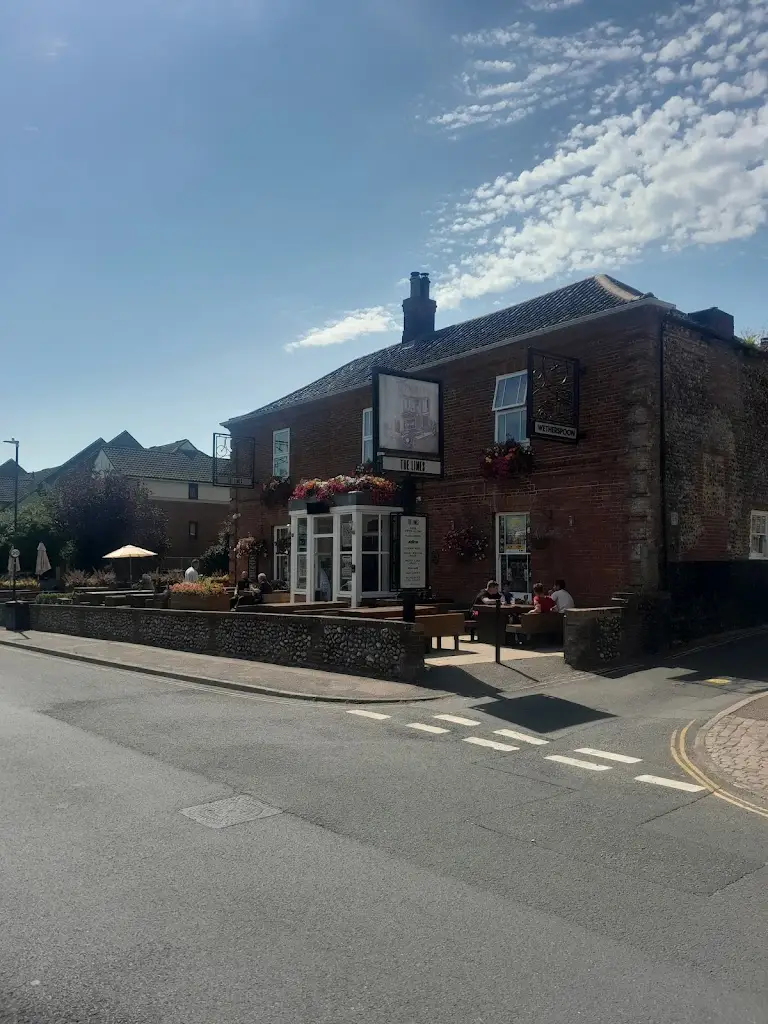paul brown_The Limes - JD Wetherspoon_Fakenham_review