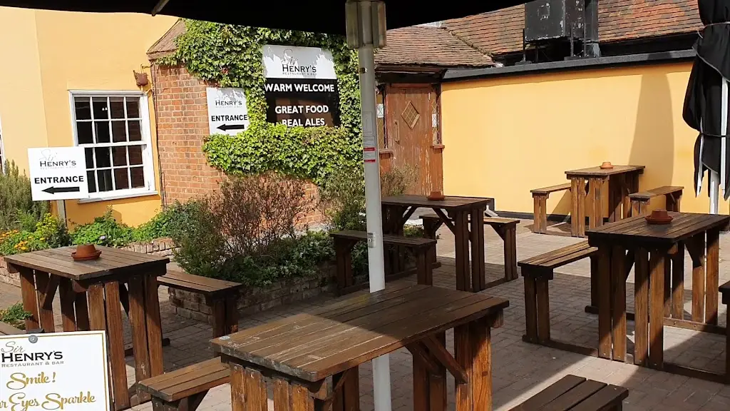 Sir Henrys_Aveley_slider_image_2