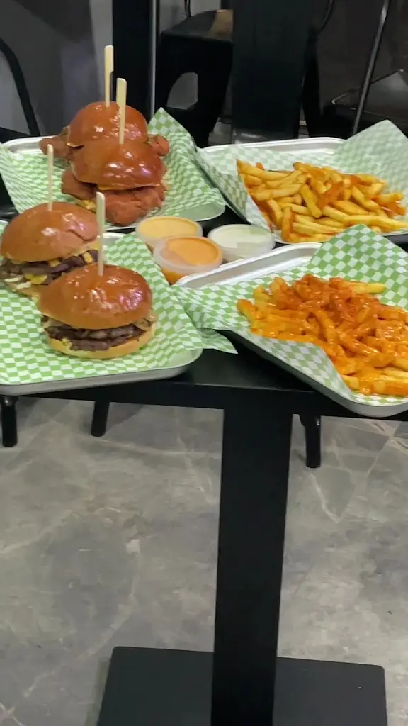 BURGER-DROP Manchester_Fallowfield_slider_image_2