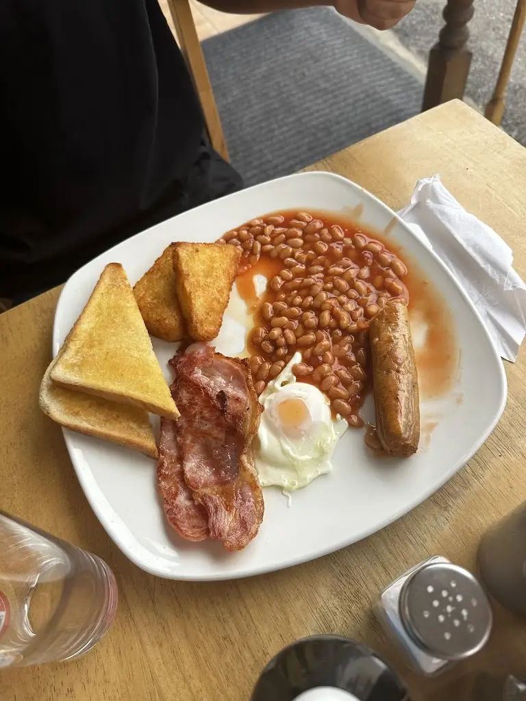 Pola Kaniewska_Ali’s cafe restaurant_Aveley_review