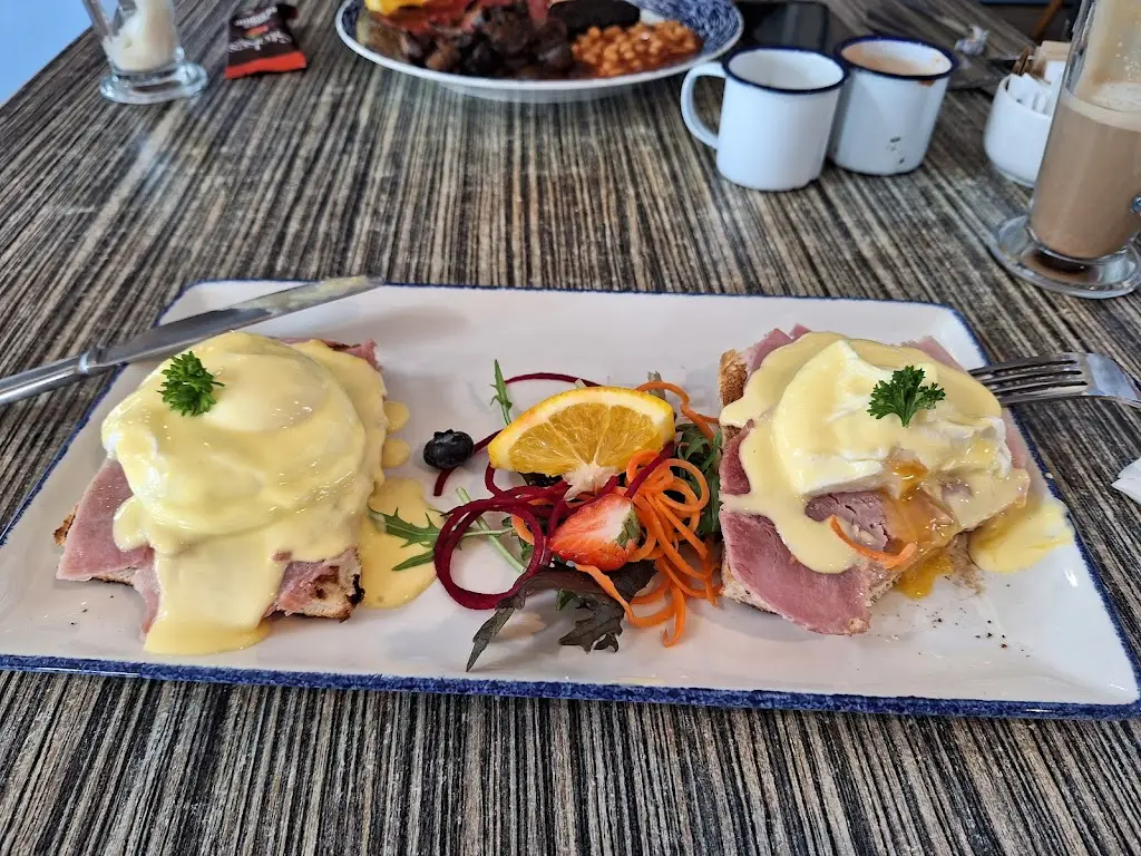 Breezes Cafe_Fareham_slider_image_2