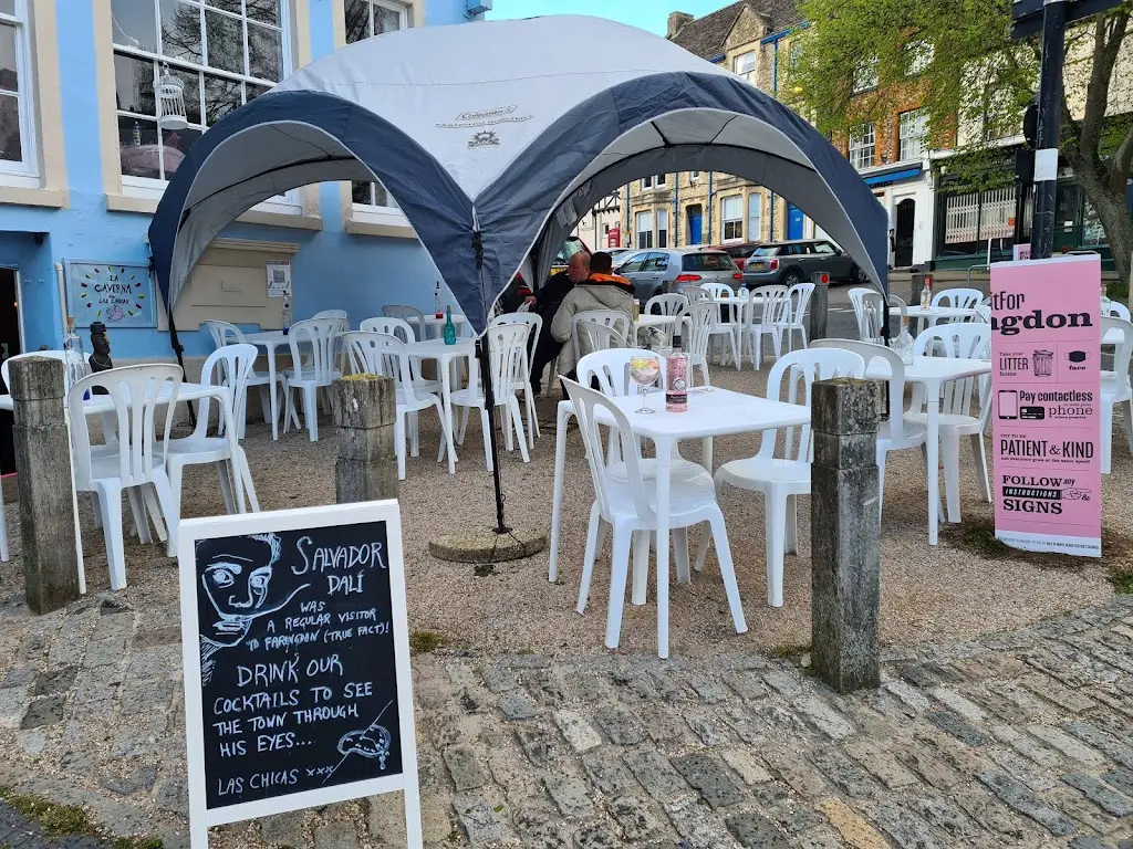 LasChicas_Faringdon_slider_image_1