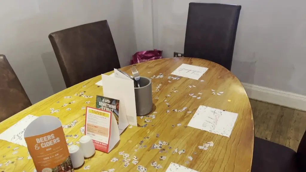 Catrina Margerison_Willow Farm Table Table_Aveley_reseña