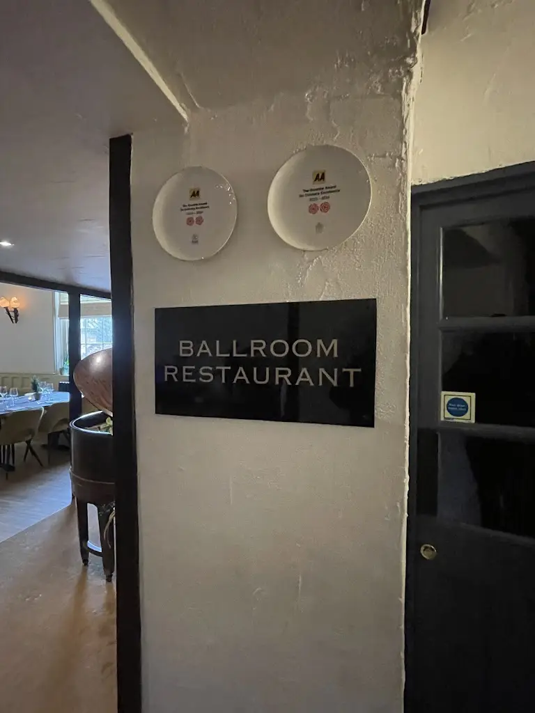Afolabi O_The Ballroom at The Old Crown Coaching Inn_Faringdon_review