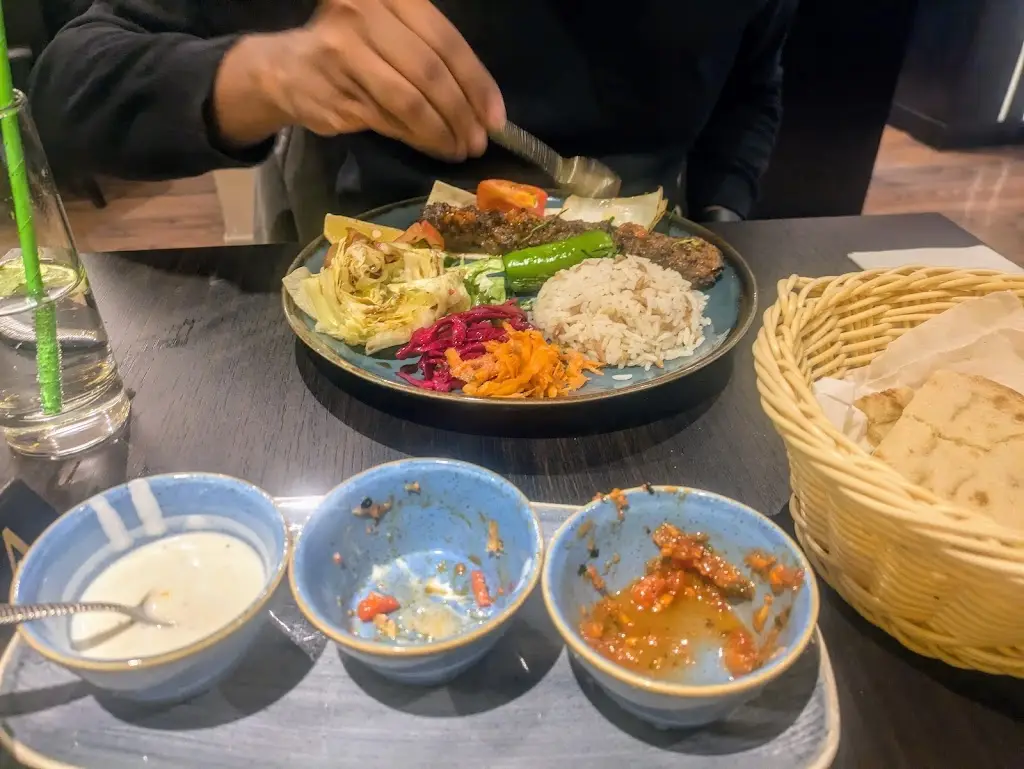 Yaqub Rab_Izmir Turkish Restaurant, Farnham Common_Farnham Royal_review