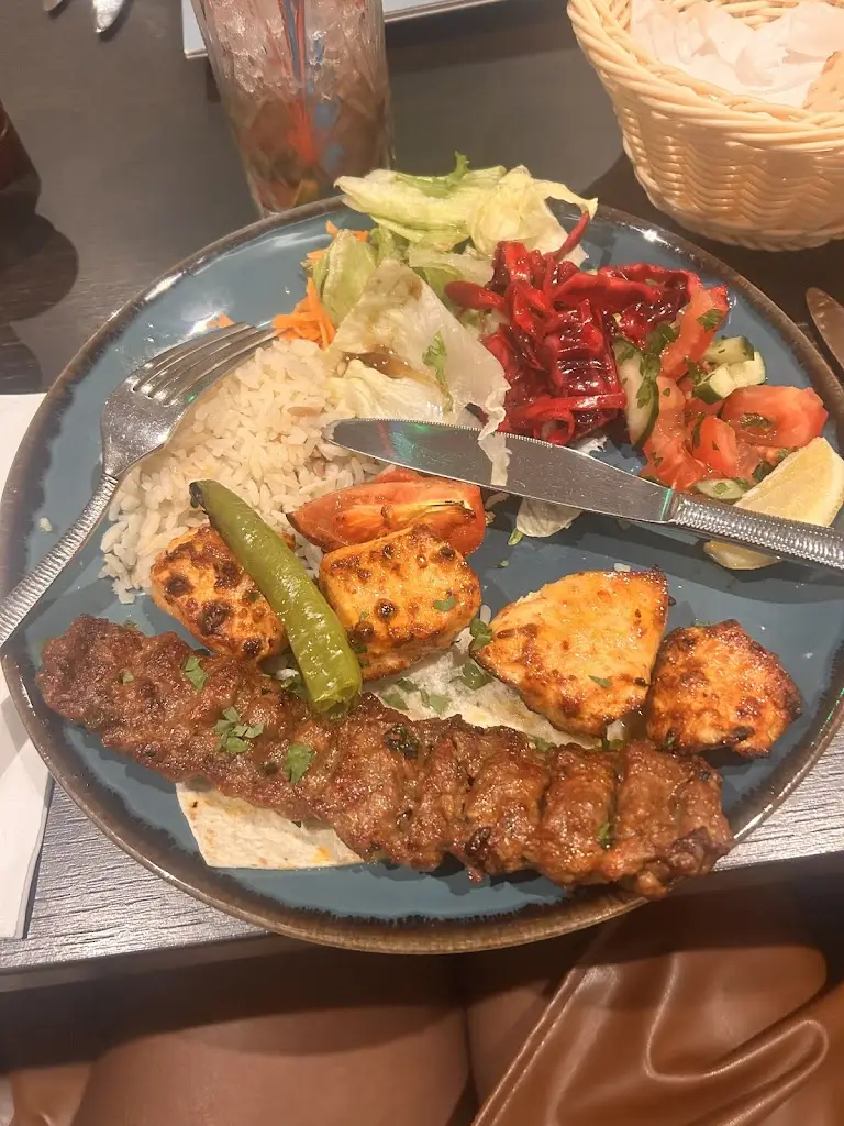 Anita Sackey_Izmir Turkish Restaurant, Farnham Common_Farnham Royal_review