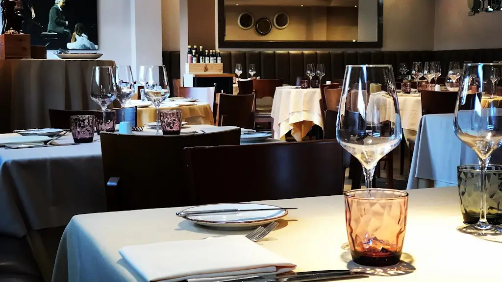 La Cantina Del Vino - Farnham Common_Farnham Royal_slider_image_3