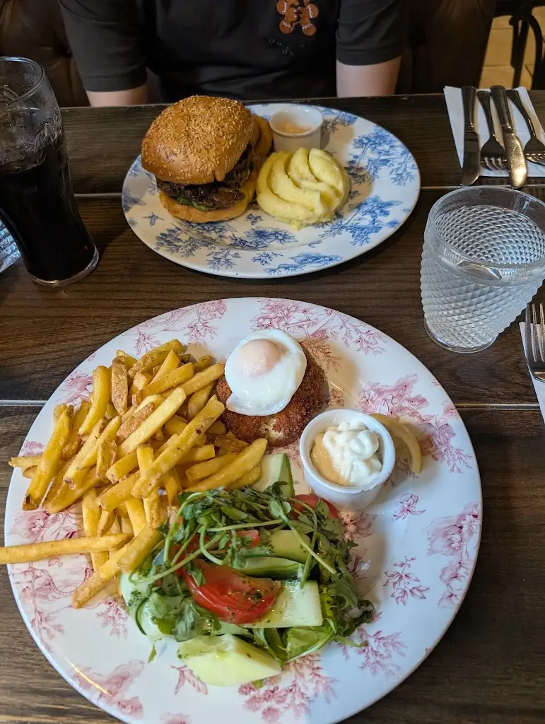 Marija Botyriute_Royal Oak_Farnham Royal_review