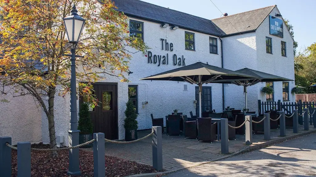 Royal Oak_Farnham Royal_slider_image_3